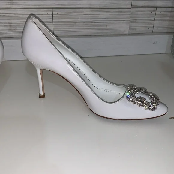 Manolo Blahnik leather Hangisi 90 crystal-embellished white pumps size 40 - Picture 9 of 13